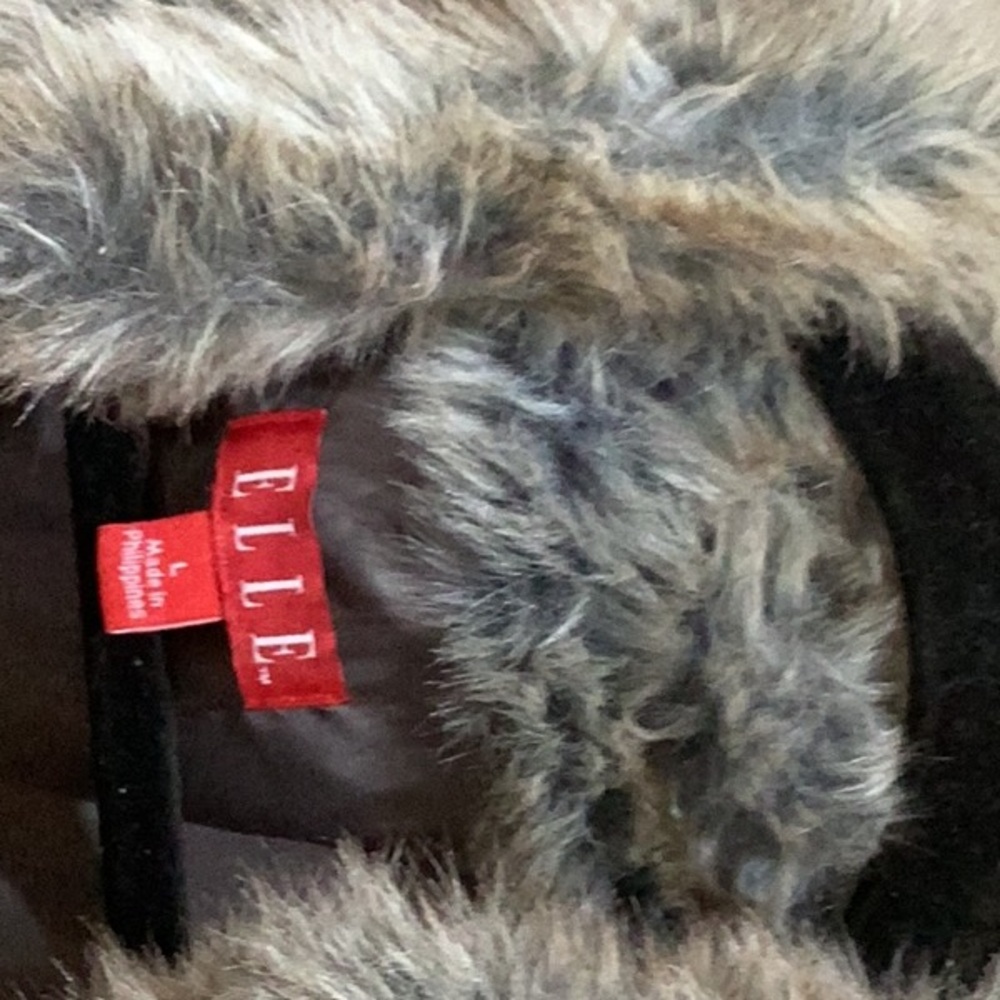 Cozy faker fur vest one button closure, head chest super super warm super cute